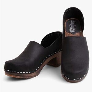 Sandgrens high clogs in black with dark wood